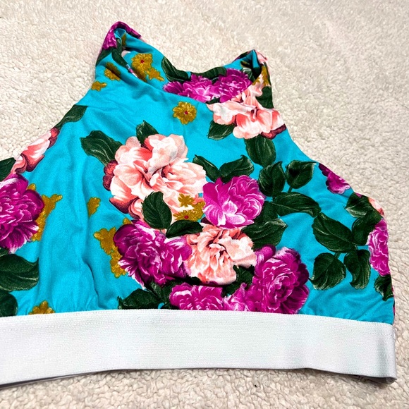 EUC Cute Booty Lounge sports bra - Picture 2 of 2